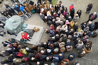 Inaugurada estátua de homenagem às Carquejeiras do Porto