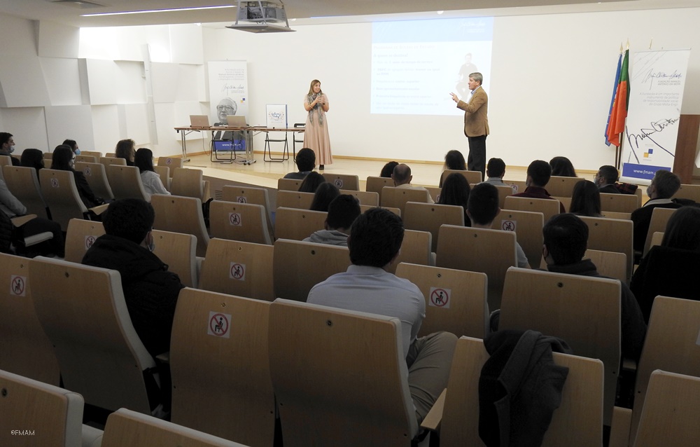 Trainees da Mota-Engil na Fundação para o encerramento do programa de acolhimento