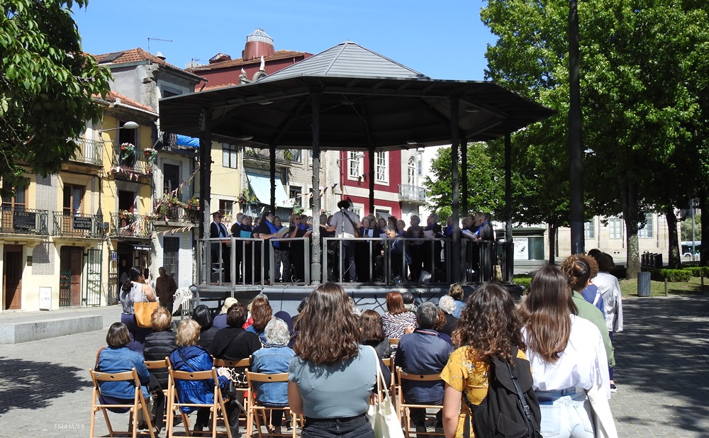 Coro Sénior FMAM atua no Coreto do jardim da Cordoaria